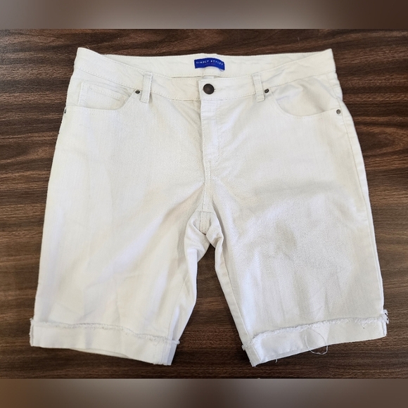 Simple Style Women's White Denim Long Jean Shorts Cuff Hem 5 Pockets, sz 12 - Picture 1 of 9